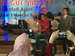 Begini Aksi Sandiaga Jajal Sepeda Listrik