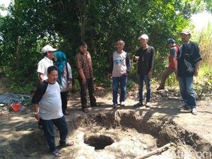 Saat Kerja Bakti, Warga Sidoarjo Temukan Pondasi dan Sumur Kuno