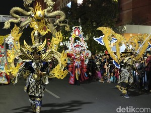 Warna Warni Cahaya Kediri Nite Carnival Pukau Warga