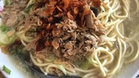 Yang ini cakalangnya berlimpah ditambah taburan bawang goreng. Sedap benar! Foto : Instagram @stjahjadi90