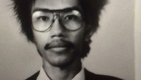 Agan Harahap pun terinspirasi membuat fotonya seperti bassist Sex Pistols Sid Vicious. Lihat rambutnya yang tampak acak-acakan. Foto: (dok.istimewa/agan harahap)