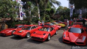 Ferrari Klasik Buat Sesak Kemang Jakarta