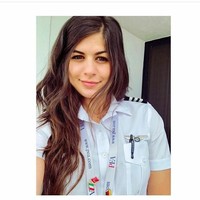 Kenalan dengan Dilan Cucuzza, wanita berparas cantik yang dianggap terlihat spesial karena profesinya sebagai pilot. Foto: Instagram Dilan Cucuzza