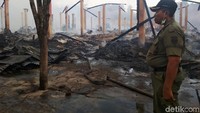 Pasar Pon memiliki 703 sertifikat kios, namun satu pedagang ada yang memiliki dua hingga tiga kios. Dari jumlah tersebut sebagian besar habis terbakar dan hanya menyisakan beberapa kios yang ada di sisi selatan.