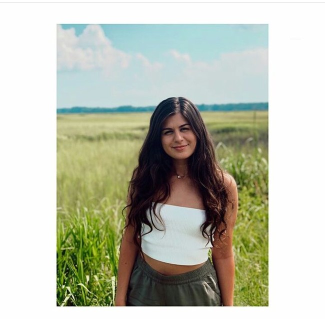 Wanita yang kini tinggal di Daytona Beach, Florida ini pun cukup populer di Instagram. Foto: Instagram Dilan Cucuzza