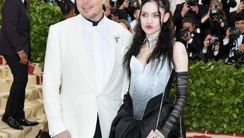 Perempuan baru yang digandeng Elon Musk setelah putus dengan Amber Heard bernama Claire Elise Boucher, atau lebih dikenal sebagai Grimes. Foto: istimewa