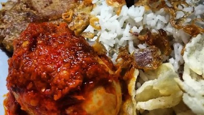 Habis Sepedaan Enaknya Sarapan Nasi Uduk Betawi yang Gurih Pedas