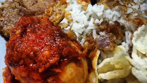 Habis Sepedaan Enaknya Sarapan Nasi Uduk Betawi yang Gurih Pedas