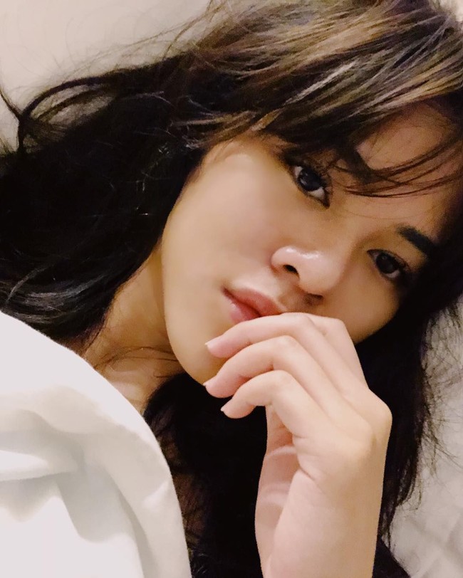 Tak sedikit netizen yang menyebutkan jika Adinda merupakan kembaran pelantun Terjebak Nostalgia. Foto: Instagram @dinzadind