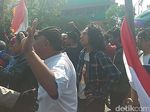 Massa Tolak dan Pro Deklarasi #2019GantiPresiden Bertemu, Ricuh