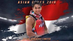 Atlet jetski Aqsa Sutan Aswar menambah perolehan medali emas Indonesia di Asian Games 2018. Ini nih gayanya pamer otot yang asik dan seru banget!