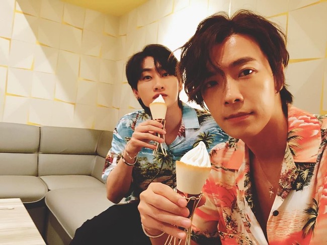 Donghae yang makin tampan dengan rambut belah pinggir dan ditata bergaya wet look. Foto: Instagram leedonghae
