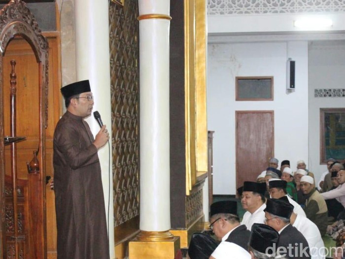 Di Lembang, Ridwan Kamil Minta Bupati Terpilih Gerakkan Subuh Berjamaah