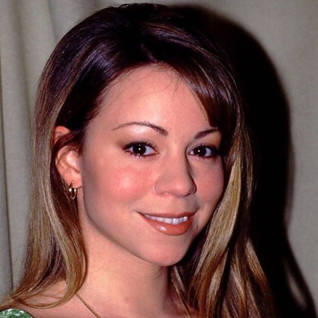 Sebagai ikon era 90an tentu Mariah Carey tentu tak ketinggalan membuat alis segaris seperti ini. Foto: Instagram @historyofoverplucking