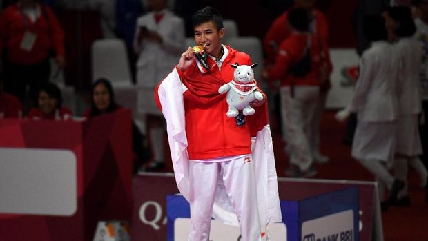 Rifki Ardiansyah Arrosyiid berdiri di podium teratas pada Asian Games 2018.