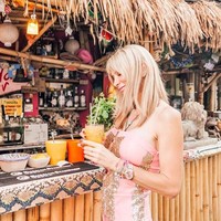 Terbang sangat menyenangkan, menantang. Kamu perlu berkonsentrasi untuk membuat membuat keputusan. Kamu tidak bisa relaks selama penerbangan, kamu harus siaga, tepat, ntuk tetap memeriksa dan siap untuk apapun yang terjadi. Jadi ketika kamu bisa melakukannya dengan benar, itu sangat memuaskan, tutur Cristiana. Foto: Instagram @blondemuse