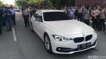 Potret Massa Hadang BMW yang Dinaiki Neno Warisman di Pekanbaru