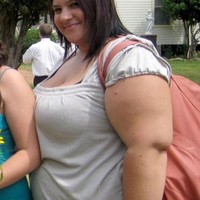 Wanita berusia 29 tahun ini mengungkapkan bahwa ia suka makan dan terobsesi dengan makanan sejak usia muda. Hal tersebut membuat dirinya kelebihan berat badan sejak ia masih kecil. Foto: Facebook