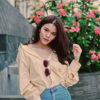 Pemilik akun @dinzadind ini kerap mengunggah berbagai aktivitas dirinya di Instagram, termasuk gaya busananya yang stylish.   Foto: Instagram @dinzadind