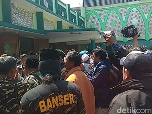 Gagalnya Deklarasi #2019GantiPresiden di Surabaya yang Berujung Ricuh