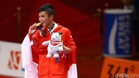 Rifki Ardiansyah Arrosyiid mempersembahkan medali emas  pada babak final nomor Kumite -60 kg Asian Games 2018. Dia menjadi satu-satunya karateka Indonesia yang menyumbangkan emas. (Grandyos Zafna/detikSport)