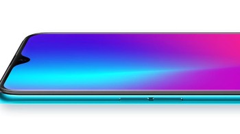 Notch dibuat kecil seperti tetesan air. Pada notch tersebut terdapat kamera selfie 25 MP. Foto: Oppo