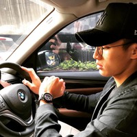 Punya wajah oriental, tampilan samping Jonatan Christie berikut bahkan sekilas terlihat seperti penyanyi China Kris Wu. Foto: Instagram @jonatanchristieofficial