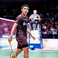 Jonatan Christie sukses mengalahkan atlet Thailand Khosit Phetprada dalam pertandingan badminton tunggal putra yang berlangsung  Sabtu (25/8/2018) di Istora Senayan, Jakarta. Foto: Instagram @jonatanchristieofficial