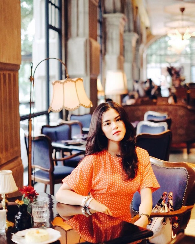 Adinda pun cukup populer di media sosial. Selebgram cantik ini memiliki 145 ribu lebih pengikut di Instagram.   Foto: Instagram @dinzadind