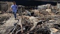 Tidak ada korban jiwa dalam kebakaran tersebut. Namun sejumlah sepeda motor hangus terbakar.