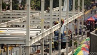 Akibat proses pembangunan tersebut mulai tanggal 10 kemarin jalan Jatibaru Raya akan dilakukan sistem buka tutup jalan.