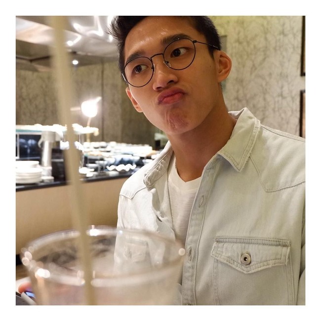 Begitu juga dalam postingan Instagram berikut. Pria 21 tahun tersebut memang cukup sering membagikan selfie-nya yang semakin membuat penggemar wanita terpikat. Foto: Instagram @jonatanchristieofficial