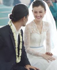 Minimalis Dan Elegan Cantiknya Kimberly Ryder Bergaun Pengantin Putih