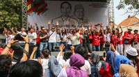 Para peserta berpartisipasi dalam acara Demokrasi Rakyat Para Milenial (Derap Milenial) di kantor DPP Perindo, Jakarta, Minggu (26/8/2018).