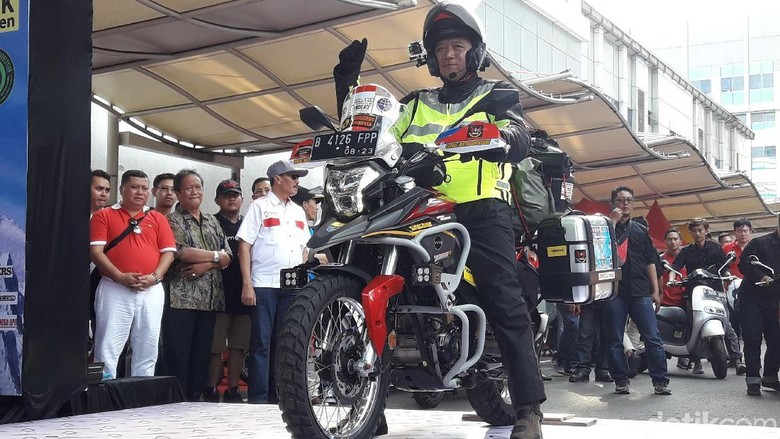Kemenhub Lepas Goenadi Solo Riding Jakarta-Himalaya Kemenhub Lepas Goenadi Solo Riding Jakarta-Himalaya