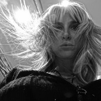 Selain memamerkan kemampuan menerbangkan pesawat dan busana cantik, di Instagram Cristiana juga ingin memperlihatkan jika gaya hidup vegan tidaklah membosankan. Aku ingin orang mengerti bahwa menjadi vegan bukan berarti punya kehidupan yang membosankan tanpa kenikmatan. Itu semua kebalikannya, ungkapnya.Foto: Instagram @blondemuse