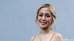Seksinya Jessica Iskandar Bergaun Merah