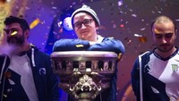 Lasse Urpalainen (US$ 2,82 juta). Lasse Urpalainen dikenal dengan nama Matumbaman. Nama Matumbaman muncul pada tahun 2014. (pocket-lint/Epicenter)