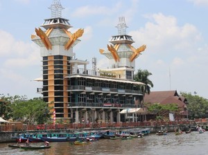 Diva Pop Rossa Meriahkan Puncak Festival Pasar Terapung 2018