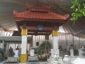 Istri Kapolri Pugar Makam Ketua Bhayangkari Pertama