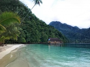 Heboh Kilau Emas di Pesisir Pantainya, Ini Pesona 7 Wisata Maluku Tengah