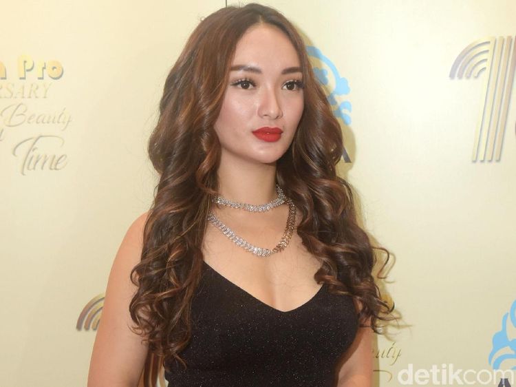 Sstt... Zaskia Gotik Ternyata Mantan Atlet Lho