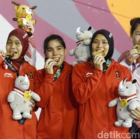 Total bonus yang Aries dapatkan tentu tak sedikit. Untuk prestasi perorangan ia mendapat Rp 1,5 M sedangkan untuk beregu, ia mendapatkan Rp 750 juta. Totalnya ada sekitar Rp 2,25 M. Foto: Rachman Haryanto