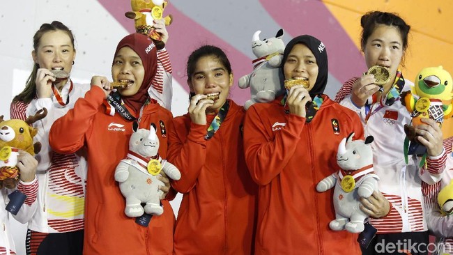 Total bonus yang Aries dapatkan tentu tak sedikit. Untuk prestasi perorangan ia mendapat Rp 1,5 M sedangkan untuk beregu, ia mendapatkan Rp 750 juta. Totalnya ada sekitar Rp 2,25 M. Foto: Rachman Haryanto