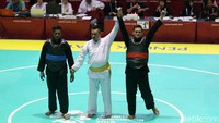 Hasil tersebut membuat Pencak Silat sudah mempersembahkan tambahan empat medali emas buat Indonesia di Asian Games 2018 pada hari ini.