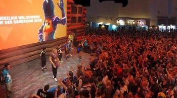 Karena di booth ini penggemar game Fortnite tidak hanya bisa memainkan game. Foto: Twitter.com/EpicCog