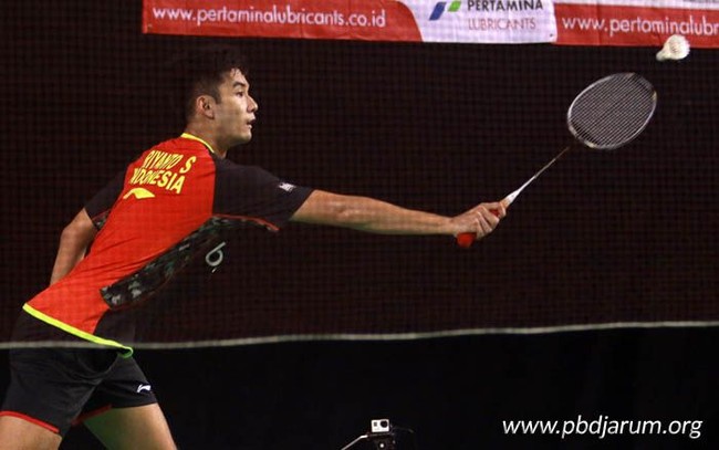 Atlet bulutangkis tampan dan berprestasi ini adalah Riyanto Subagja yang memiliki kesamaan nama belakang dengan pebulutangkis senior Ricky Subagja. Nyatanya Riyan tidak memiliki hubungan darah dengan seniornya itu. Wajah gantengnya membuat pemain yang menjadi semifinalis Vietnam International Challenge 2015 itu kerap mendapat tawaran menjadi model. Foto: Dok. PBDJARUM.ORG