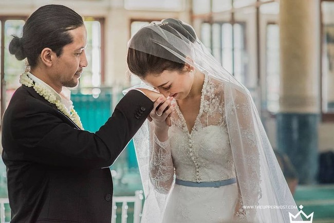 Suami Kimberly Ryder ini pernah melakoni sejumlah peran, termasuk dalam serial HBO Asia, Grisse. Selain sebagai aktor Edward Akbar diketahui bisa menyanyi dan mencipta lagu. Foto: Instagram @theuppermostphotography