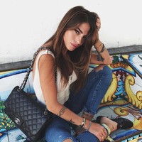 Chiara pun punya cara tak biasa untuk menghadapi para hatersnya itu. Ia mencetak komentar - komentar tersebut di atas tisu toilet.  Foto: Instagram