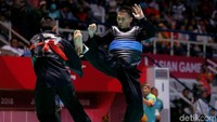 Emas kembali diraih oleh Indonesia melalui atlet pencak silat Iqbal Candra.